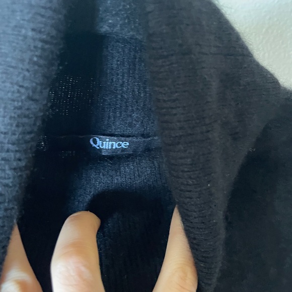 Quince Black Turtleneck Sweater - 100% cashmere - Picture 3 of 4